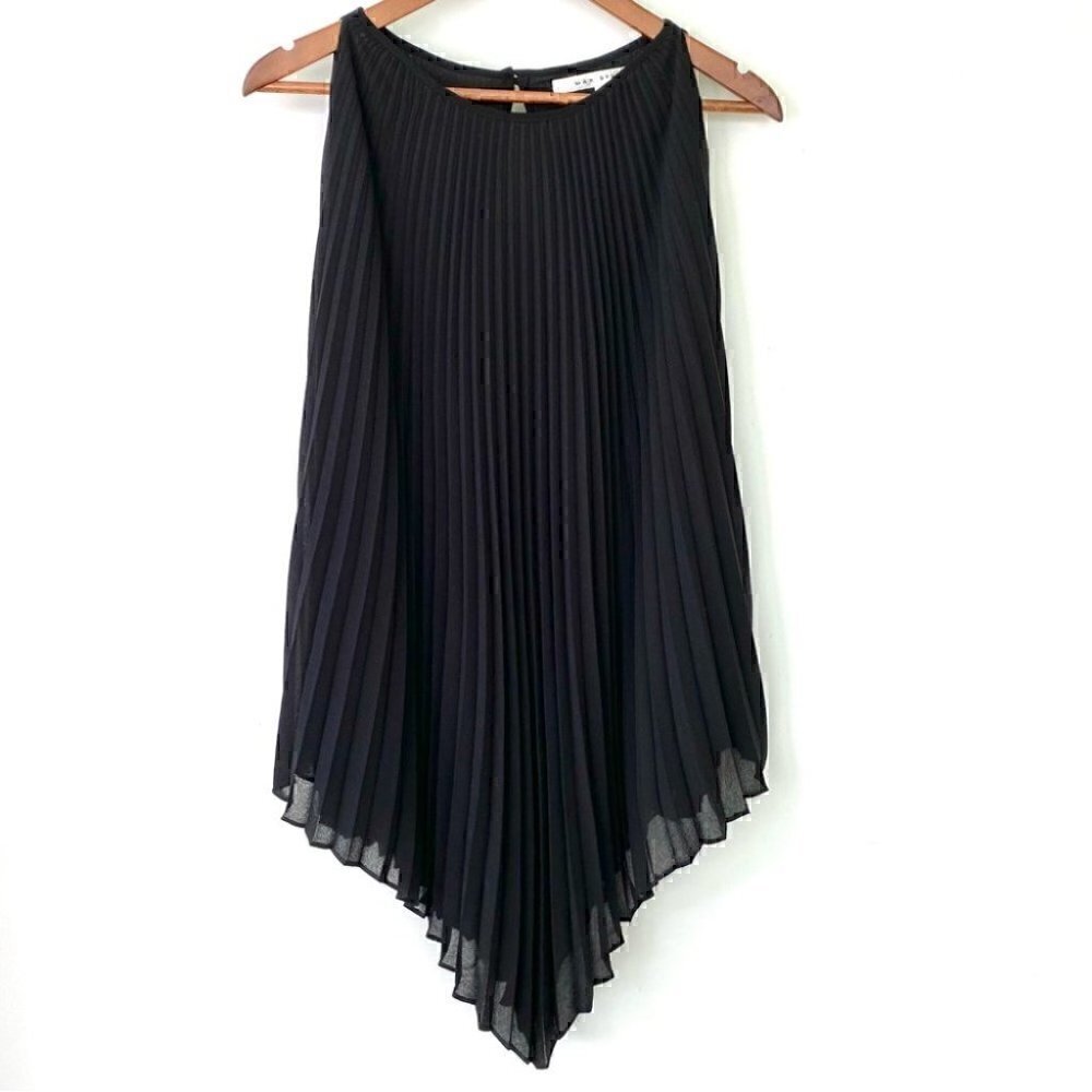 Max Studio sleeveless  top with accordion pleats